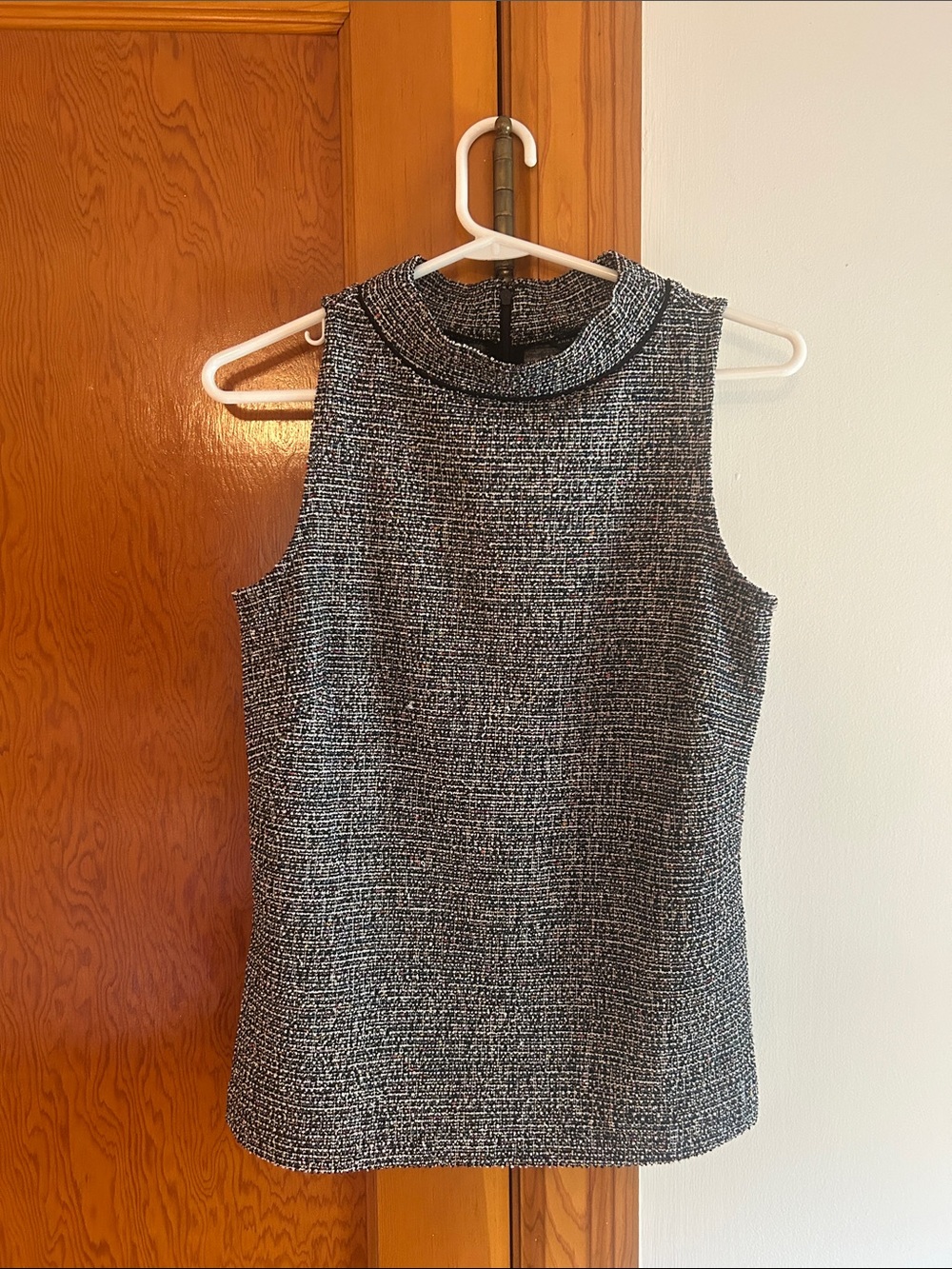Ann Taylor Black and White Sleeveless Tweed Shift Top